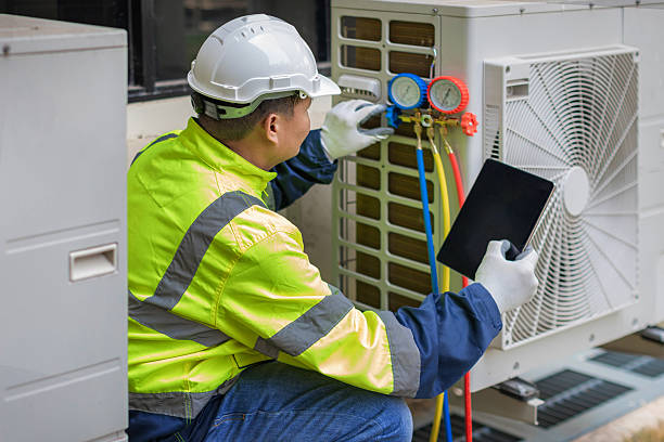 Professional Hvac technician working in De Soto, IA